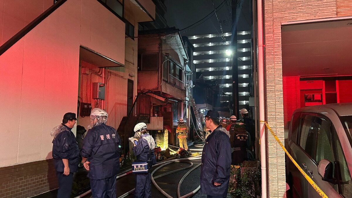 【速報】東京・江東区大島の2階建て住宅で火事 2人けが
