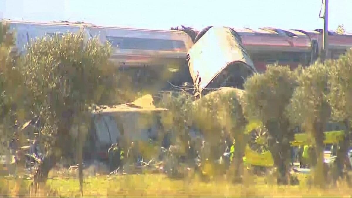 【速報】スペインで高速鉄道の列車同士が衝突する事故 少なくとも46人死亡