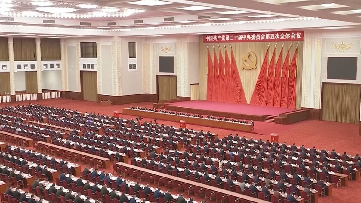 中国共産党「厳格な党の統治」に関する決議採択 習主席が党大会に向け引き締め強化