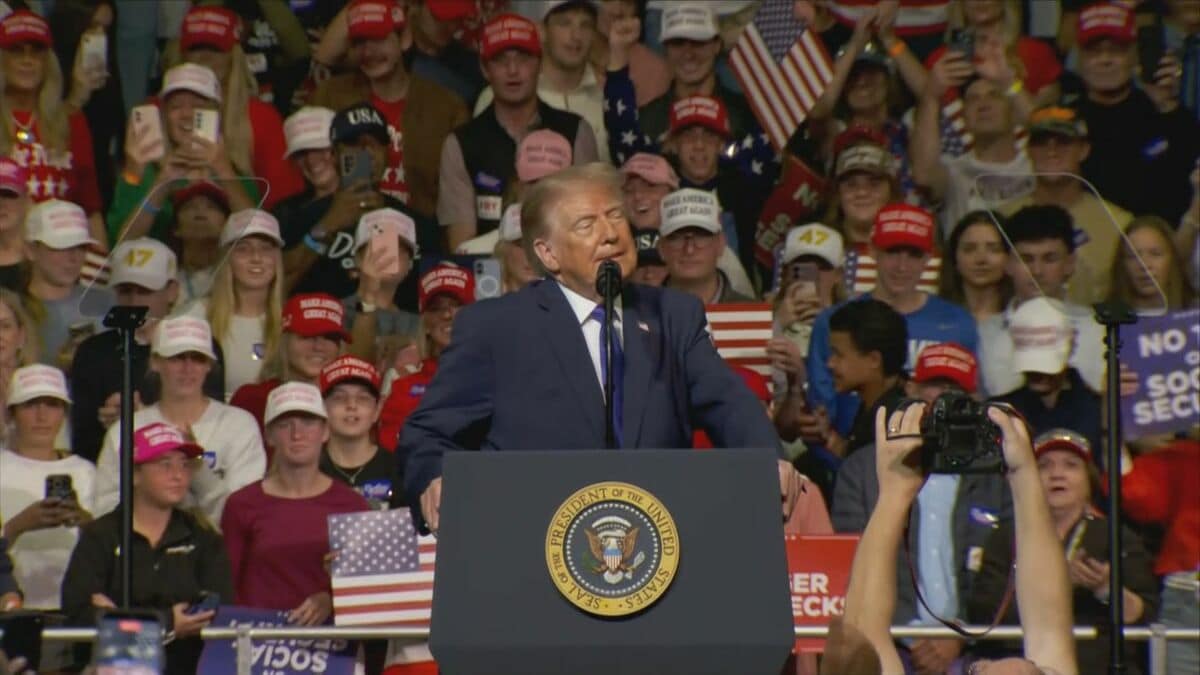 トランプ大統領 中間選挙が迫る中、週末の遊説日程を相次ぎキャンセル