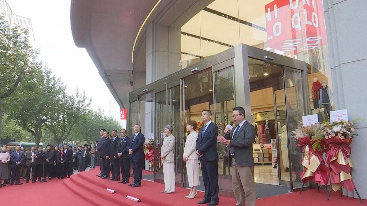 上海のユニクロのグローバル旗艦店がリニューアルオープン 開店前には約1000人の大行列