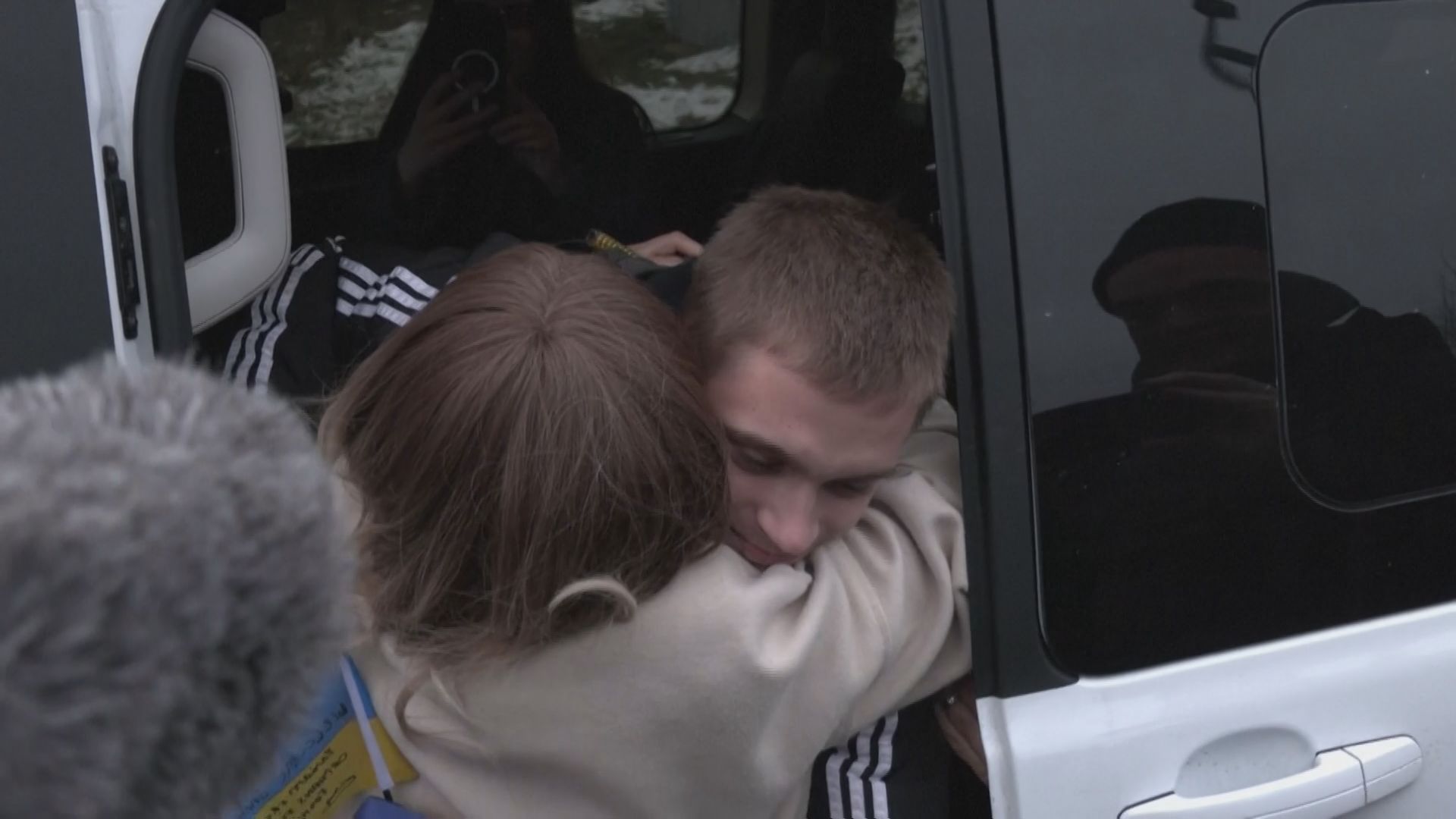 ロシアで養子のウクライナ男性　徴兵対象年齢18歳の誕生日に帰国