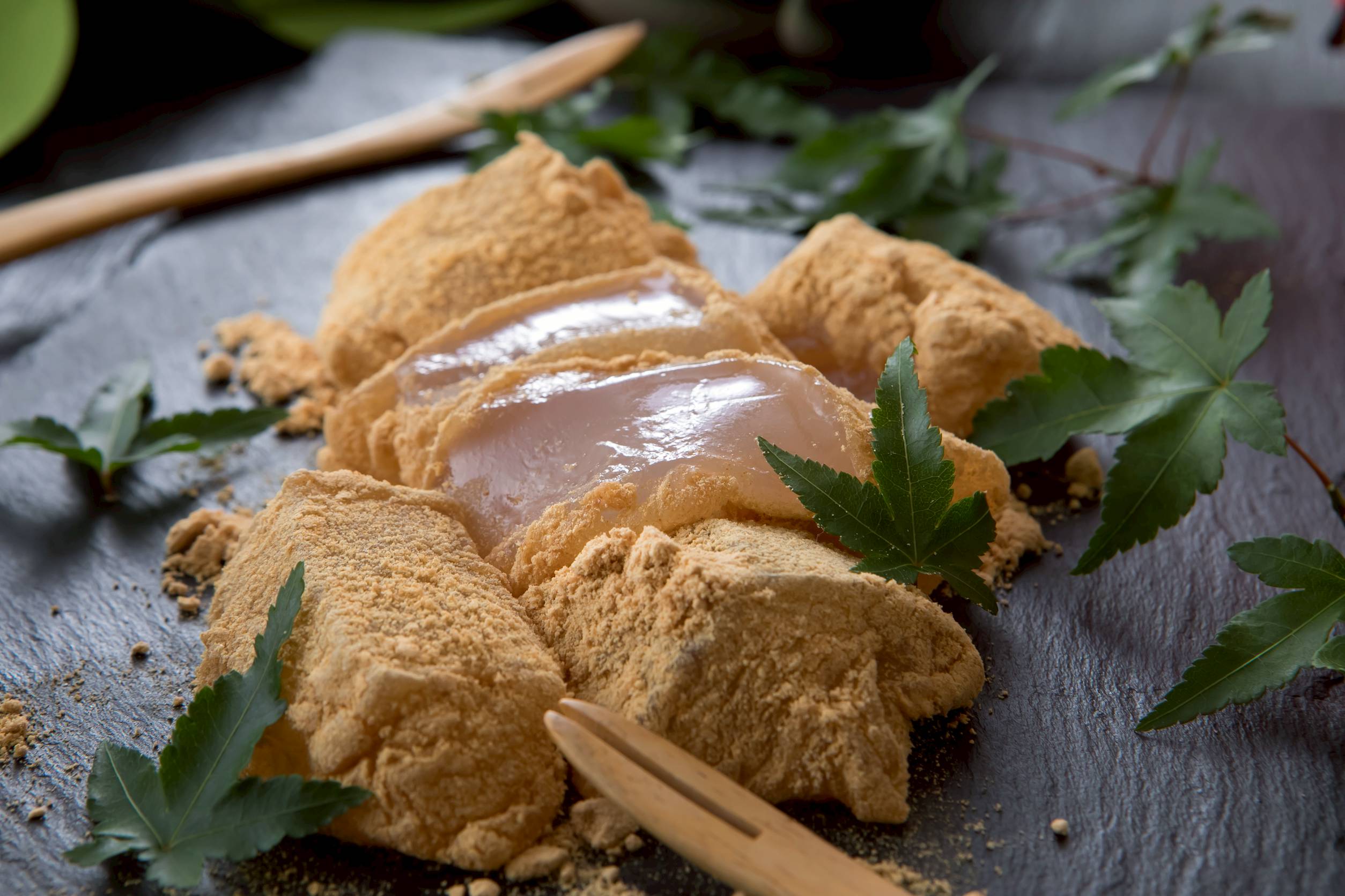 わらび屋本舗、究極の弾力感を追求した「極もちもちわらび餅」新発売