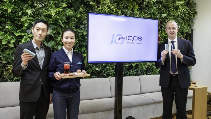 IQOS ILUMA i シリーズ発売記念！IQOSストアでデバイスカラーにあわせたスイーツ＆ドリンクの提供を開始