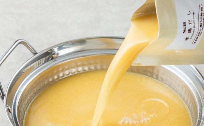 カラダのためにも使いたい!エスビー食品がアップサイクルで生み出した栄養素満点の『本鶏だし』