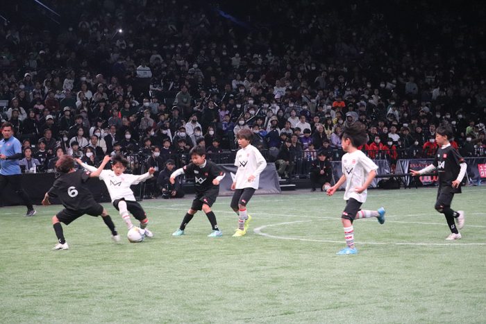 優勝チームはレジェンドチームと対戦!4人制サッカー全国大会「4v4 JAPAN CUP 2024 RESPECT YOU, au」の頂点が決定