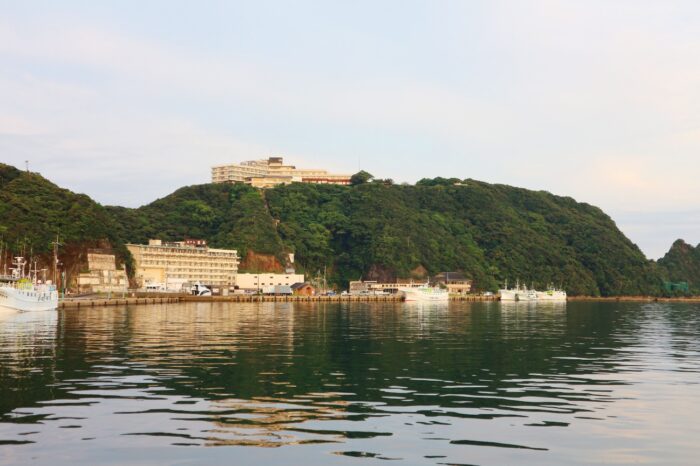 「ホテル浦島」が昭和レトロな面影を残しつつ料理や内装を一新