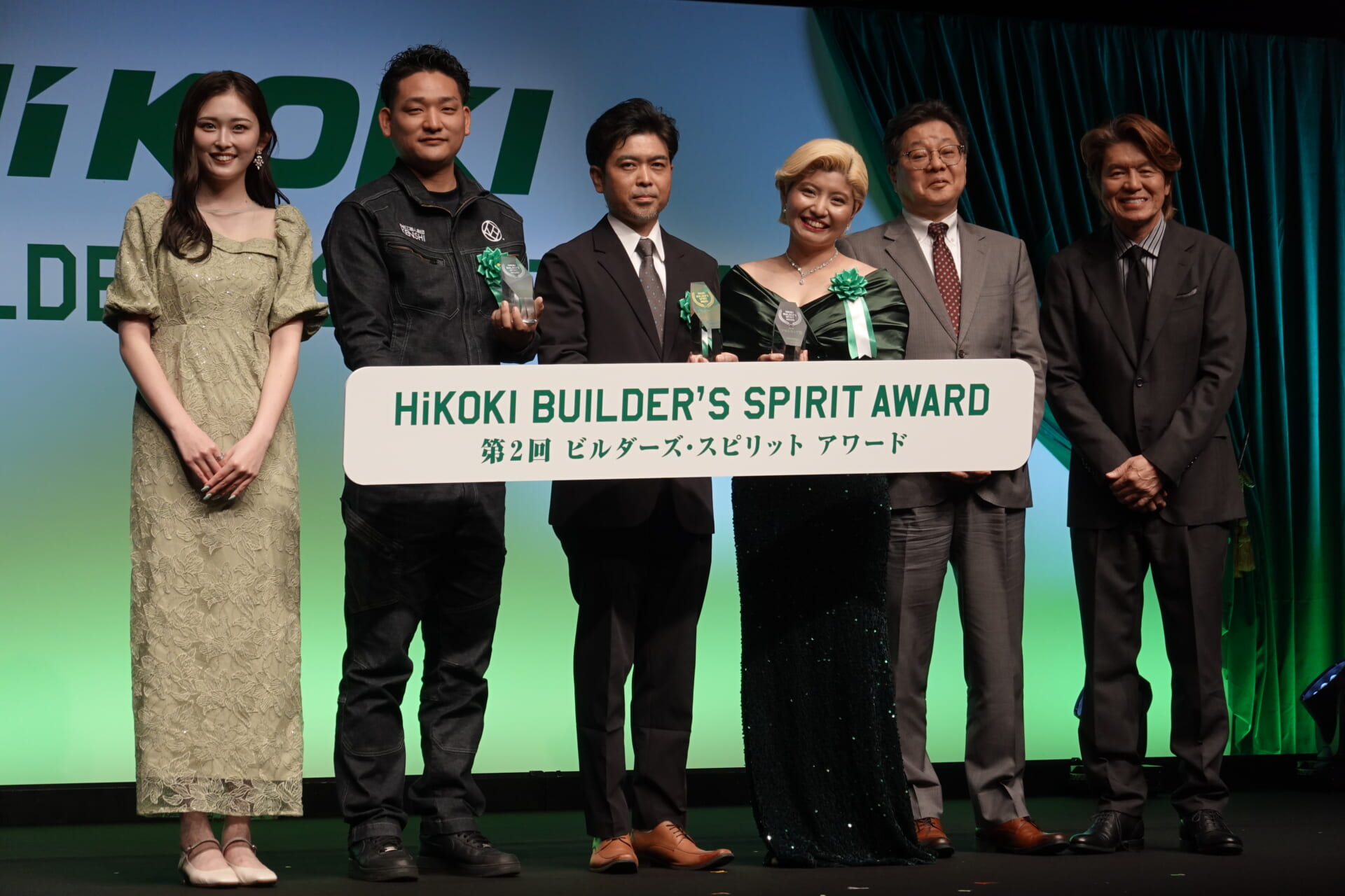 ヒロミ「職人さんたちがやりたいと思える業界になってほしい」　日々奮闘する“職人さんを表彰するアワード”「第2回 HiKOKI BUILDER’S SPIRIT AWARD」授賞式