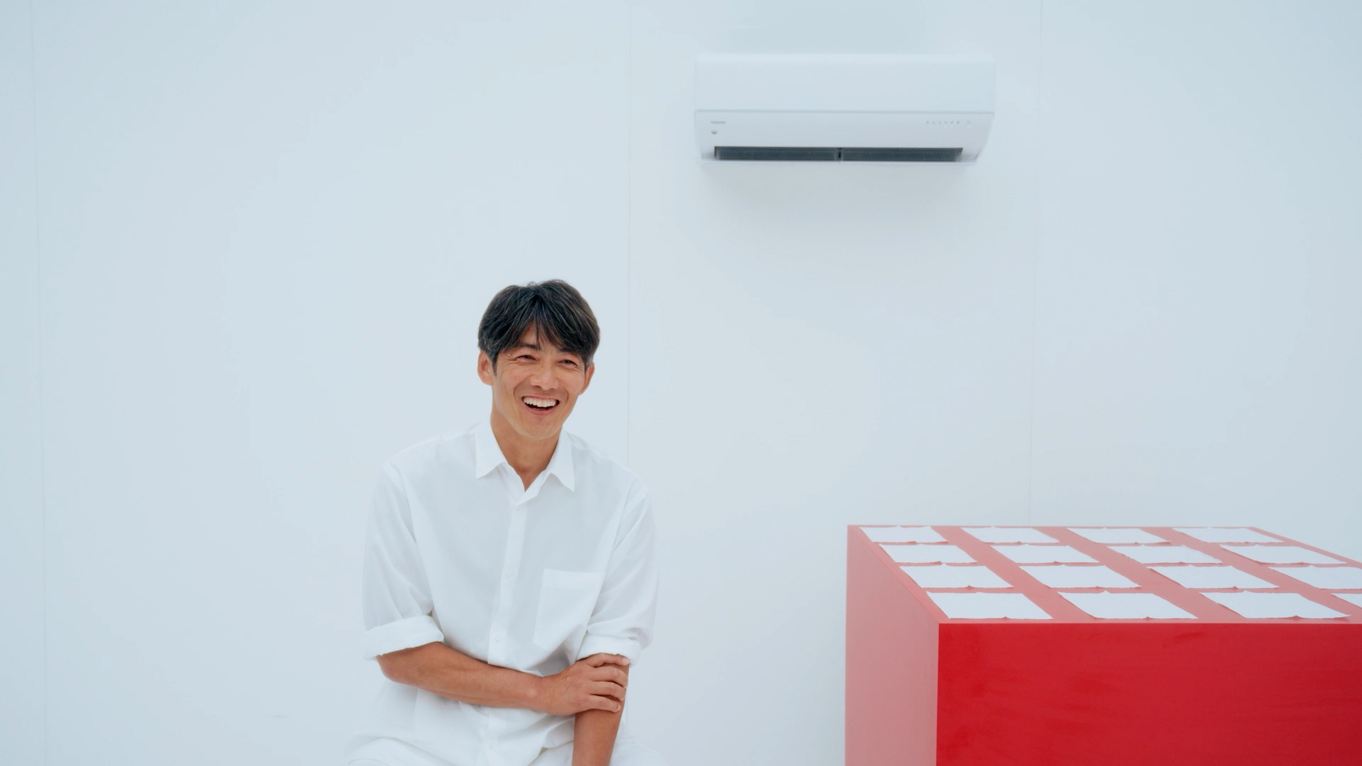 反町隆史が“リアルな驚き”見せる!東芝エアコン新CMで「無風感空調」を体験