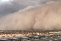 まるで巨大な壁のような外観！アリゾナで発生した砂嵐「ハブーブ」が凄まじい！