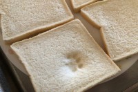 ヤマザキの『ふんわり食パン』が、どれだけ”ふんわり”してるかがひと目でわかる写真