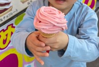 ソフトクリームを失敗した屋台のお兄さんに、4歳の息子が言った感想が話題に！「素晴らしいフォロー」「感性が素敵」