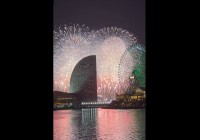 横浜市・みなとみらいで開催された花火のラスト30秒を撮影した動画が美しすぎる！「背景の夜景も素敵で一段と映えますね」