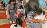タイのシングルファーザーが養女のために母の日にドレスで登場し話題に