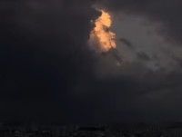 【動画】雲の切れ間にハッキリと現れた人の顔！これは神の顔なのか？それとも･･･