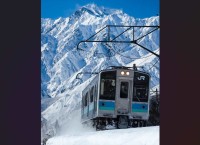 「白馬村の本気の雪晴れ」列車が雪景色の中を進む迫力満点の美しい写真が話題に！