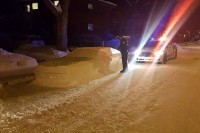 路上に雪で車の雪像を作ったら警察官に駐車禁止の切符を切られる！切符に書かれていた内容は！？