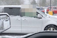 凍えるような吹雪の日に隣の車を見たらホッとあたたまる可愛すぎる光景が！