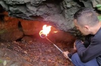 自然の不思議。コスタリカの『死の洞窟』では灯された松明が・・！！【海外・動画】