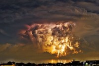 凄い映像！この世の終わり感が尋常じゃない！自然の偉大さを感じる雷の映像が恐ろしくも美しい！