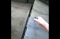 リビングに床下収納？・・いや違う、これはロマンあふれる秘密のガレージへの入り口だ！！【海外・動画】