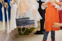 義母が買ってくれた子供服。子どもが気に入っているけど・・・保育園には着ていけない！！