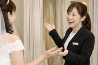 花嫁よりノリノリ！？結婚式のドレスフィッティングに同行した義母が主役になりかけた話