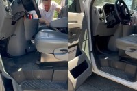 車内にまさかの珍客が！？大きなトカゲが侵入したので外に出てもらおうとした結果・・【アメリカ・動画】