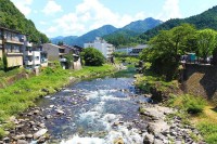 岐阜県 郡上八幡で清流長良川＆名水を全身体感！ ラフティングに川遊び、郡上おどりに藍染 郡上本染、名物グルメ＆おしゃれカフェ、昭和レトロな水郷で極上リラックス時間を！