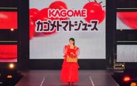 「カゴメトマトジュースが大好き！ さゆリコピンに変身！」松村沙友理 GirlsAward 2024 に降臨！ 10年超えのトマジュ愛をステージで炸裂