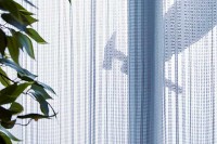 タチカワブラインドのカーテン＆ブラインドを電動化するホームタコスで窃盗 強盗 侵入犯罪 を予防！ スマホで遠隔操作し人の気配を演出　凶悪犯に狙われない窓へ