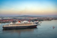 キュナード Cunard　英国名門豪華客船 新旧クイーンメリーが米ロングビーチで20年ぶり再会　大西洋横断パイオニア　時代を超えたエレガンス 革新性 唯一無二の世界周遊の象徴