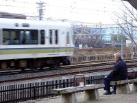 縦横斜めに動く3つの白い灯り　赤黄緑と違う鉄道信号機はどんなシグナルか