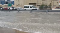 中東UAEで大雨　半年分の降水量　道路の冠水など交通障害も