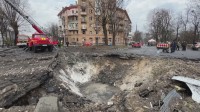 ウクライナ首都に約1か月半ぶり攻撃　ミサイル破片落下などで13人けが