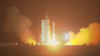 中国が有人宇宙船打ち上げ　35年までに月面基地の計画も