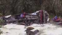 ペルー北部　バス転落事故で25人死亡