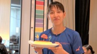 バレーボール女子日本代表、チーム最年長・岩崎こよみ「若いみんなからパワーもらって頑張る」誕生日にサプライズケーキ