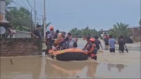 インドネシア中部　連日の豪雨で洪水発生　14人死亡