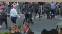 米ニューヨーク恒例「METガラ」開催　会場近くでイスラエルに対する抗議デモ　車の通行妨害で拘束された人も