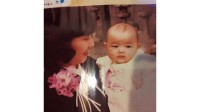 【母の日】中村仁美さん　「写真は実母と私です」　母親と幼少期の2ショット写真を公開