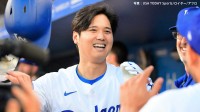 大谷翔平 2試合連続17号 キングにあと1本、試合開始後にベンチで捕手・スミスと情報交換 直後の打席でHR