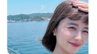 堀田真由さん　オン眉＆青ワンピ姿公開　「はやめの夏休み」直島で微笑む動画も投稿