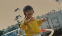 矢口真里さん　幼少期の写真を公開　「昔の写真ってオシャレだよなぁ」　父親に抱っこされる姿も