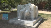 37℃超の猛暑に耐えられず…リンカーン元大統領の蝋人形、頭が溶ける　米・ワシントン