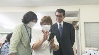 河野大臣の“分身”も数分で作成　広島の「老人大学・スマホ研究科」などを視察