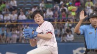 小池都知事が始球式で膝関節を剥離骨折　プロ野球 ヤクルト対阪神戦　当面の間テレワークで公務