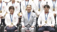 盛山文科大臣がメダリストらと面会　日本選手の一層の活躍に向けた提案をしてほしいと述べる