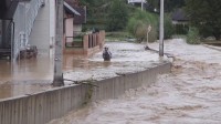 ボスニア・ヘルツェゴビナで洪水　少なくとも16人死亡　行方不明者も多数