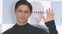 【高良健吾】　結婚発表後・初・報道陣の前へ　家族が増えることを実感し　”感じたことのない喜び”　左手に結婚指輪